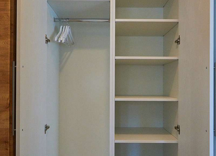 Kleiderschrank