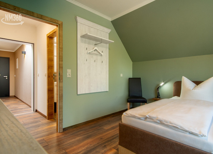 Schlafzimmer 1